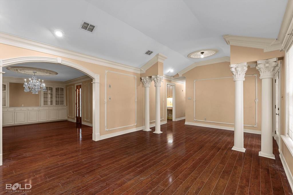 450 Albert Avenue Property Photo 6