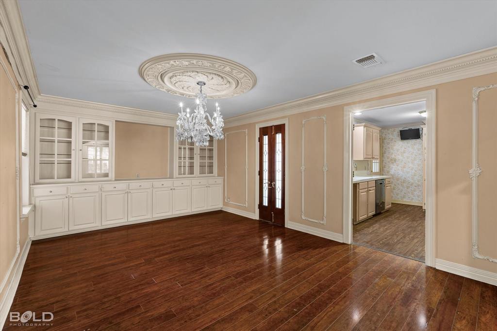 450 Albert Avenue Property Photo 10