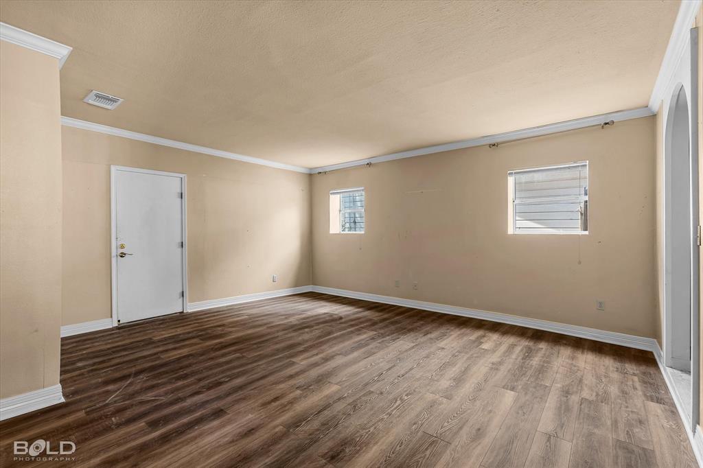 450 Albert Avenue Property Photo 12