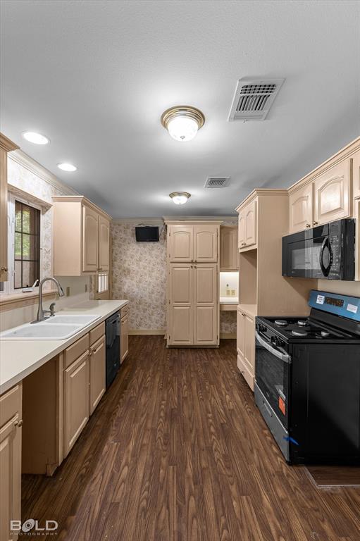 450 Albert Avenue Property Photo 13