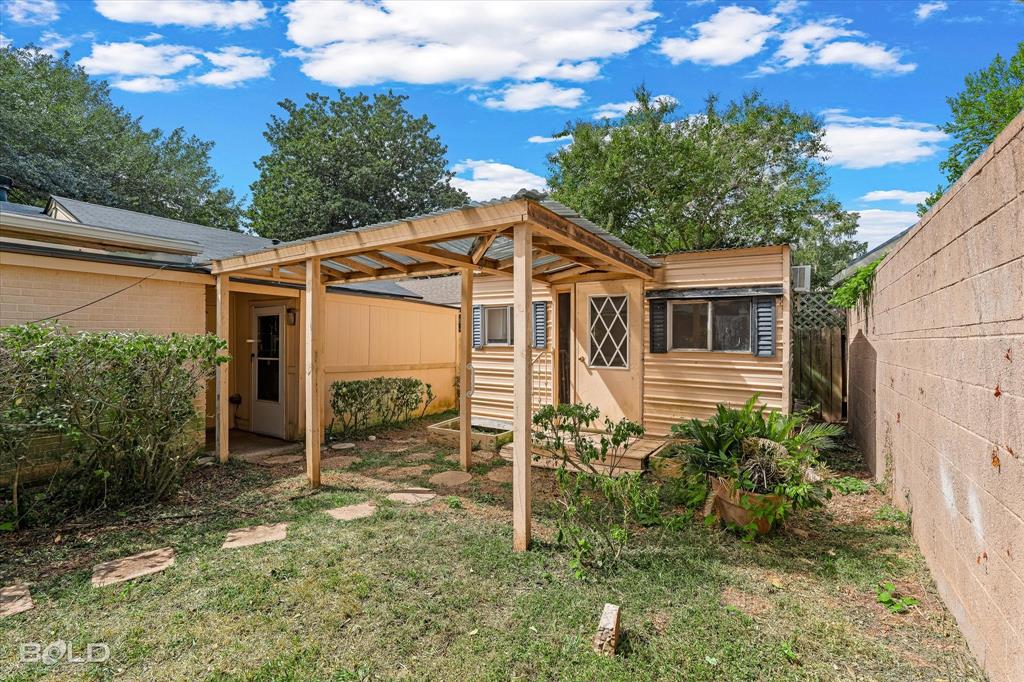 450 Albert Avenue Property Photo 20