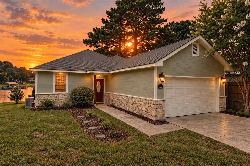 182 Oak Hills Drive Property Photo 1
