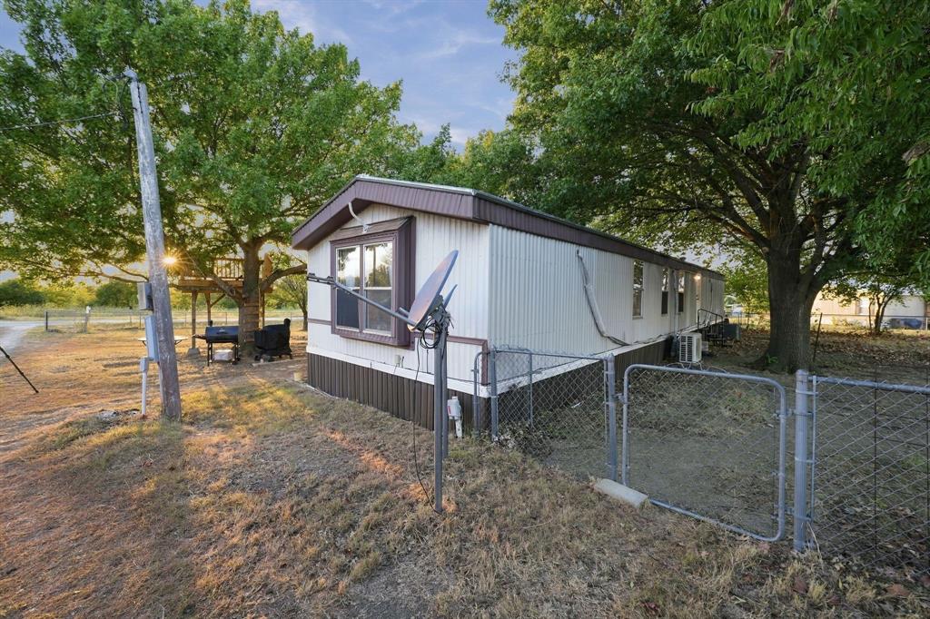 1206 Toby Street Property Photo 1