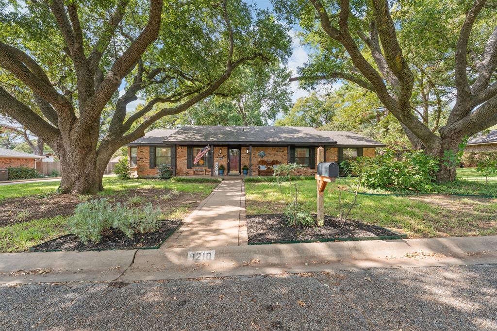 1210 Glenhaven Drive Property Photo 1