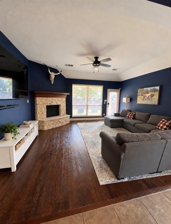 3000 Dunverny Property Photo 4
