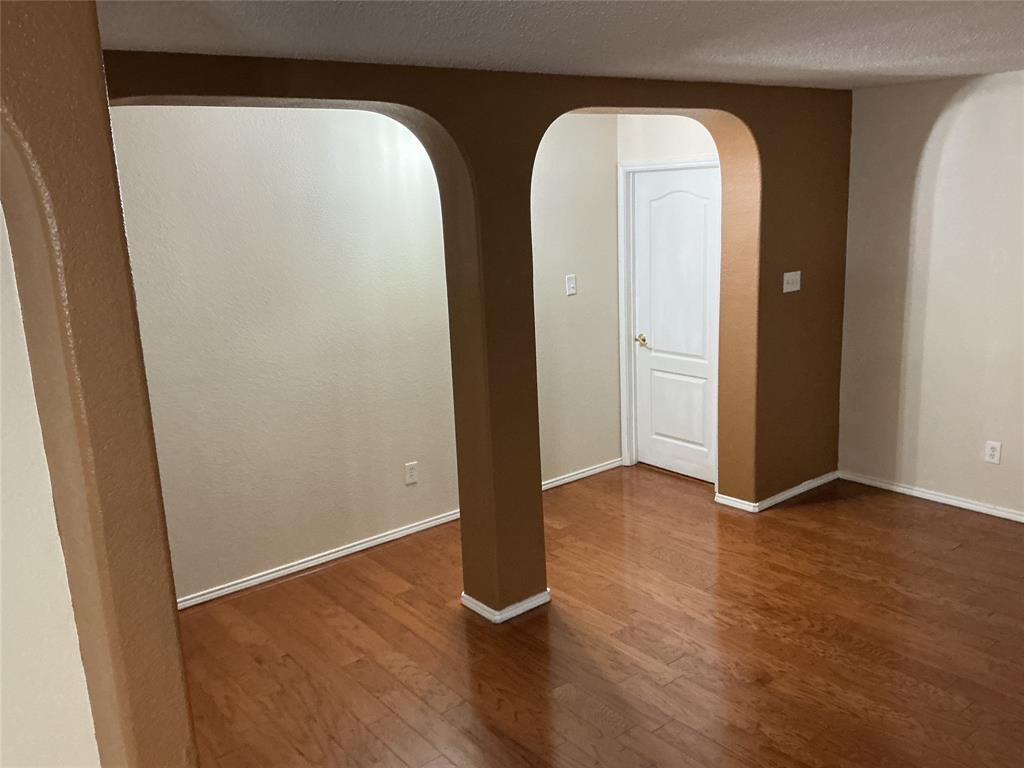 1340 Lake Grove Lane Property Photo 4