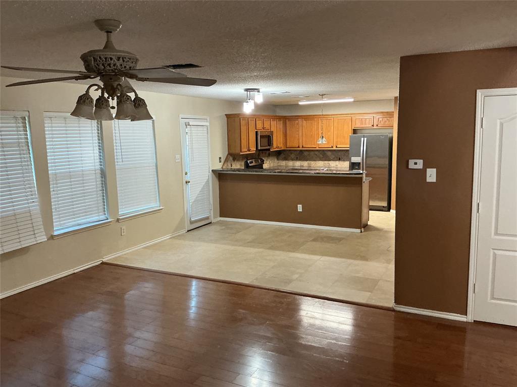 1340 Lake Grove Lane Property Photo 6