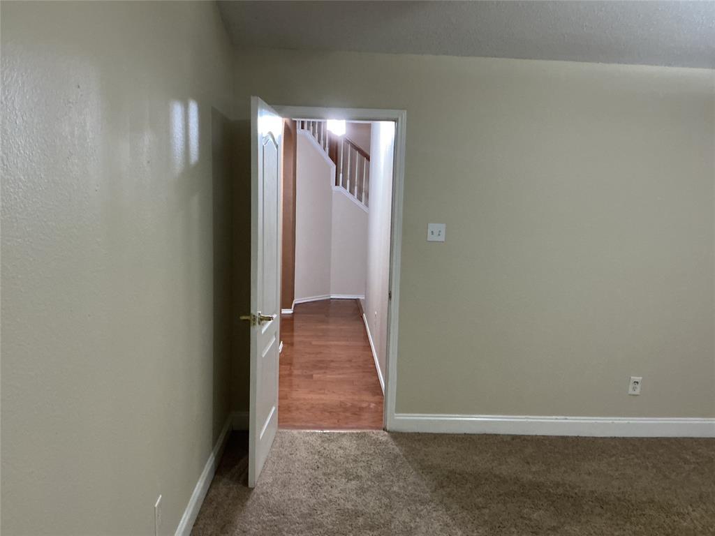 1340 Lake Grove Lane Property Photo 10