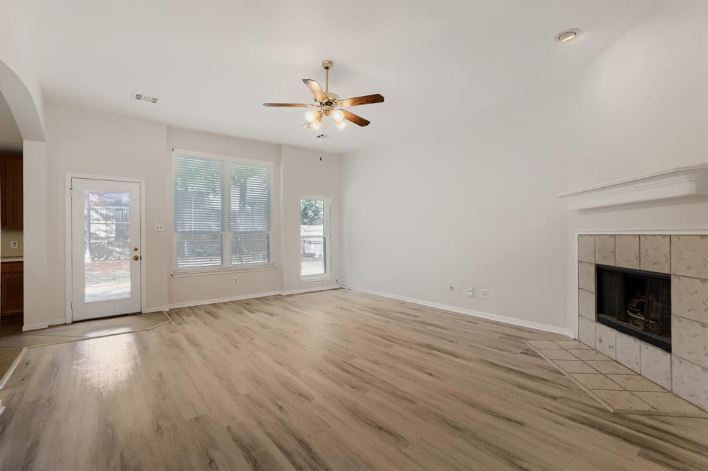 3328 Woodbluff Lane Property Photo 7