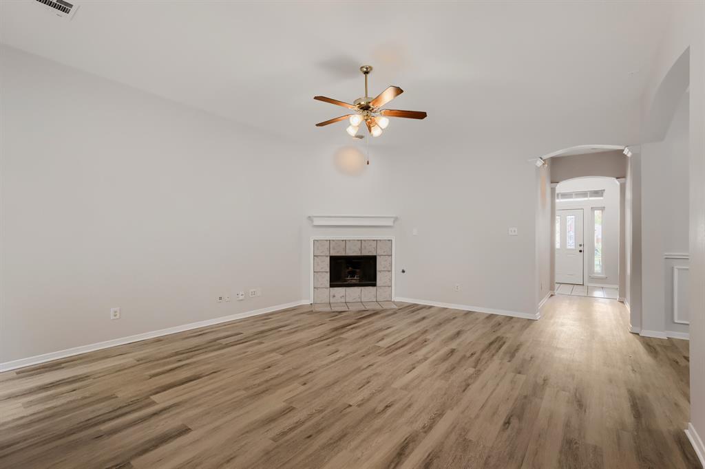3328 Woodbluff Lane Property Photo 8