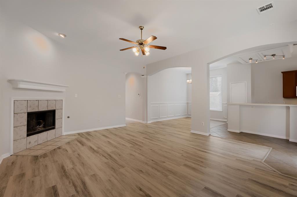 3328 Woodbluff Lane Property Photo 9