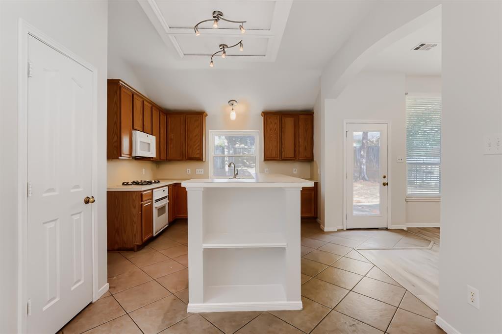 3328 Woodbluff Lane Property Photo 10