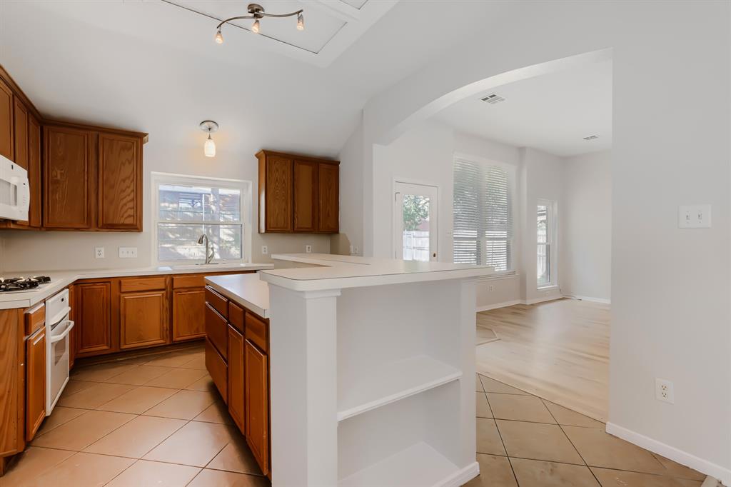 3328 Woodbluff Lane Property Photo 11