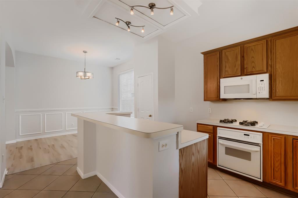 3328 Woodbluff Lane Property Photo 12