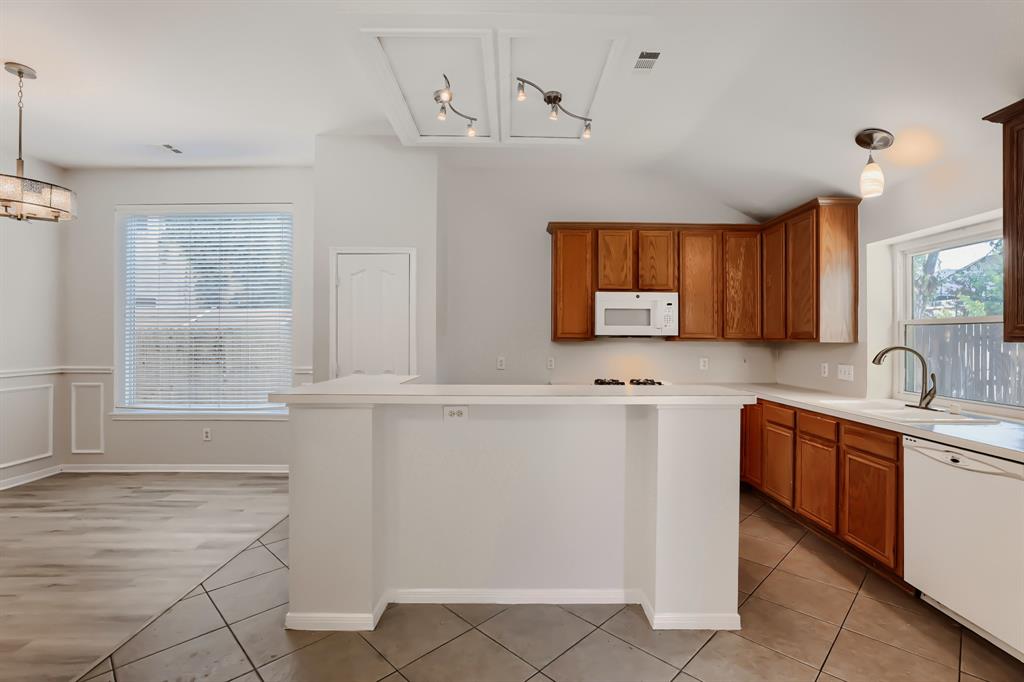 3328 Woodbluff Lane Property Photo 14