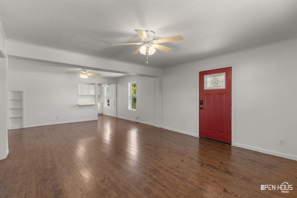 410 N Oak Street Property Photo 5