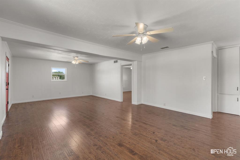 410 N Oak Street Property Photo 7