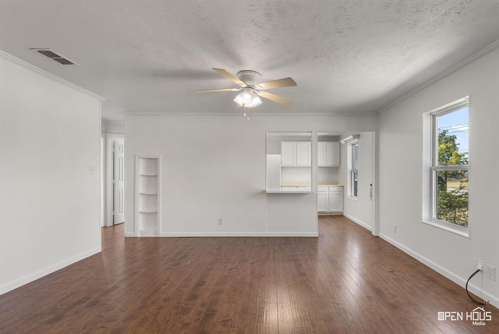 410 N Oak Street Property Photo 8