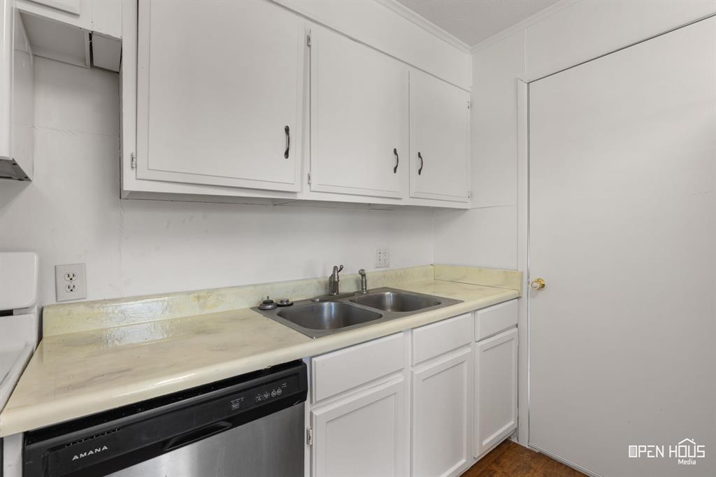 410 N Oak Street Property Photo 12