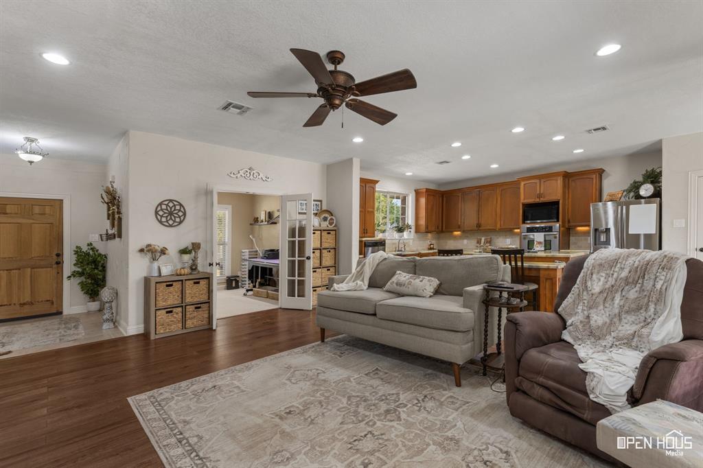 2107 Ruffles Lane Property Photo 4