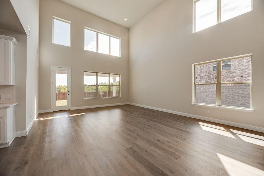 1060 Birdie Street Property Photo 4