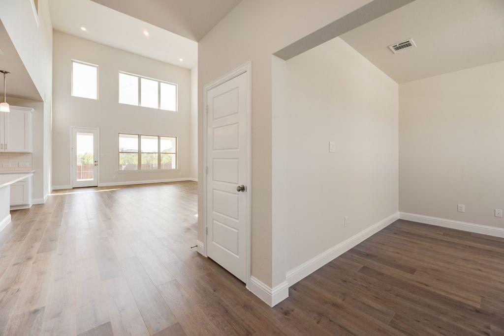 1060 Birdie Street Property Photo 16