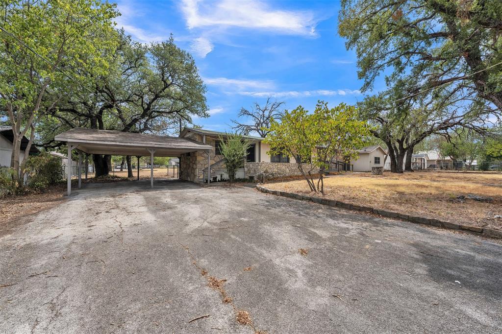 305 Walker Street Property Photo 1