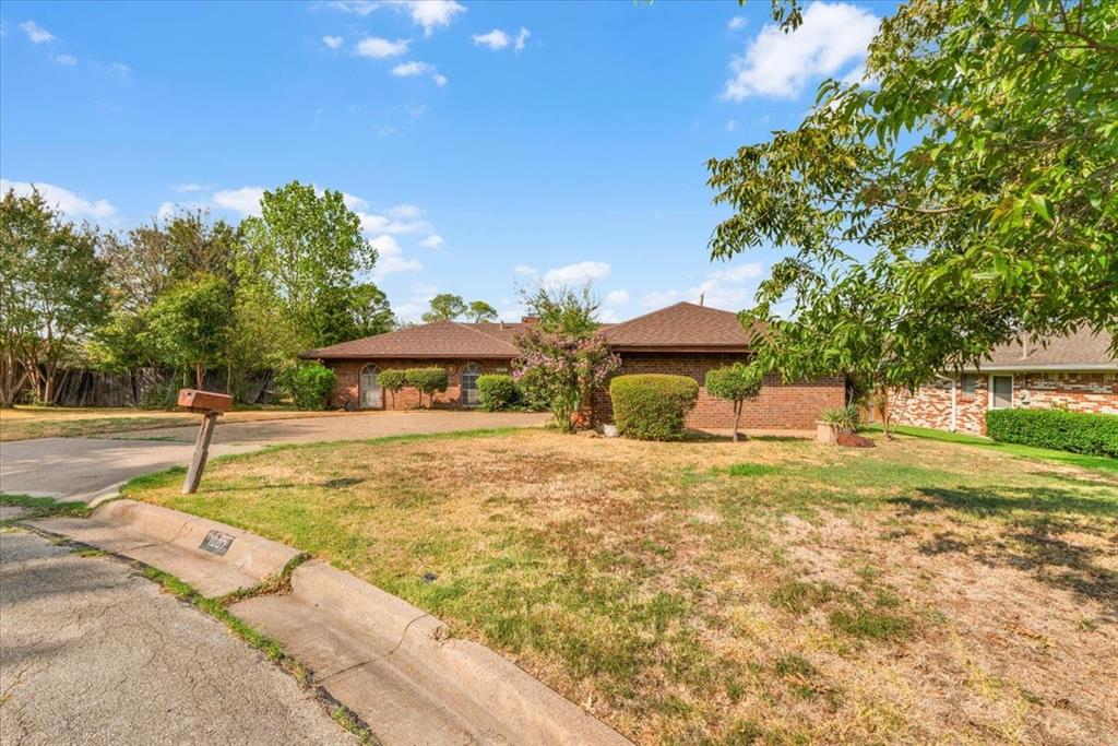1007 Field Crest Court Property Photo 1