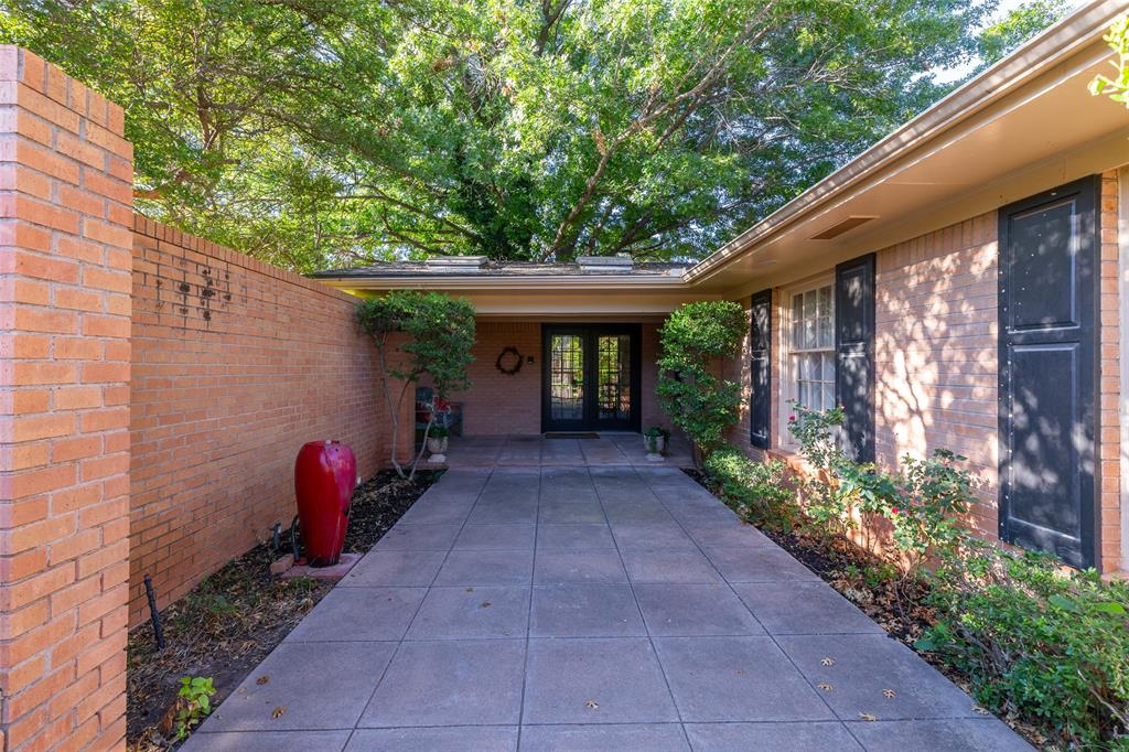 1410 Tanglewood Road Property Photo 3