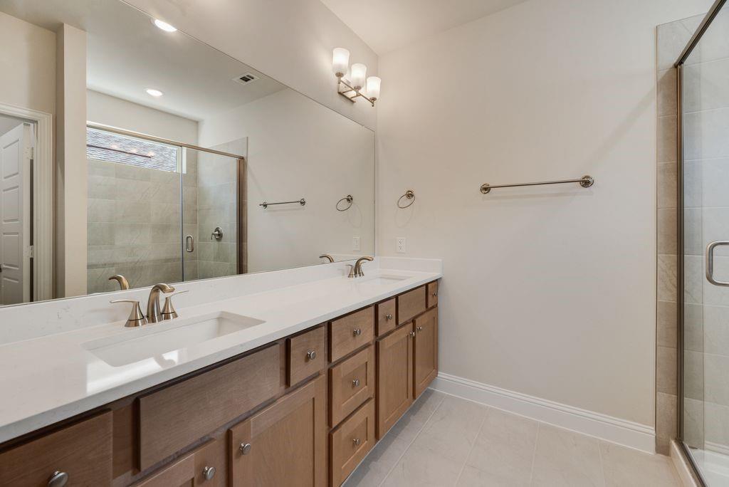1050 Birdie Street Property Photo 4
