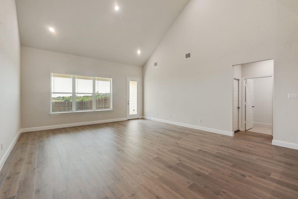 1050 Birdie Street Property Photo 10