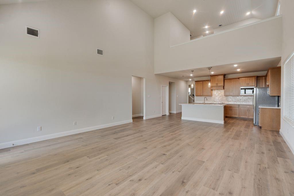 1050 Birdie Street Property Photo 11