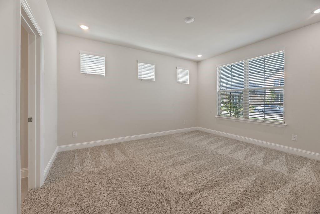 1050 Birdie Street Property Photo 14