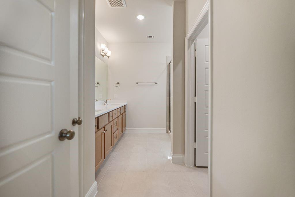 1050 Birdie Street Property Photo 15