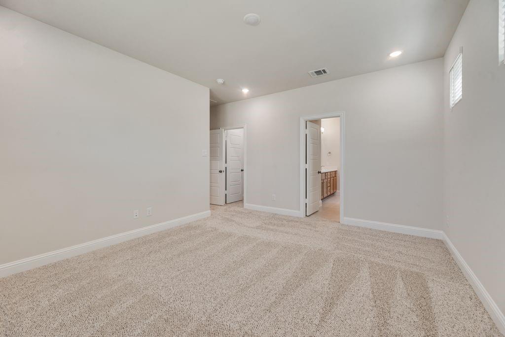 1050 Birdie Street Property Photo 24