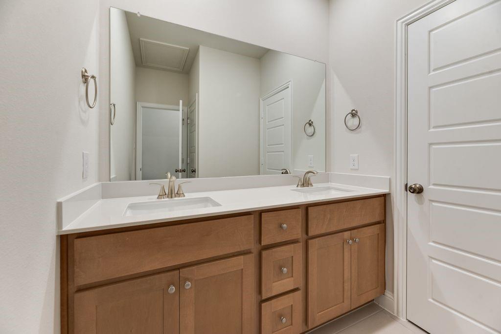 1050 Birdie Street Property Photo 27