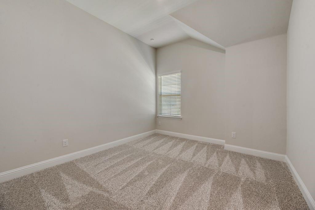 1050 Birdie Street Property Photo 30