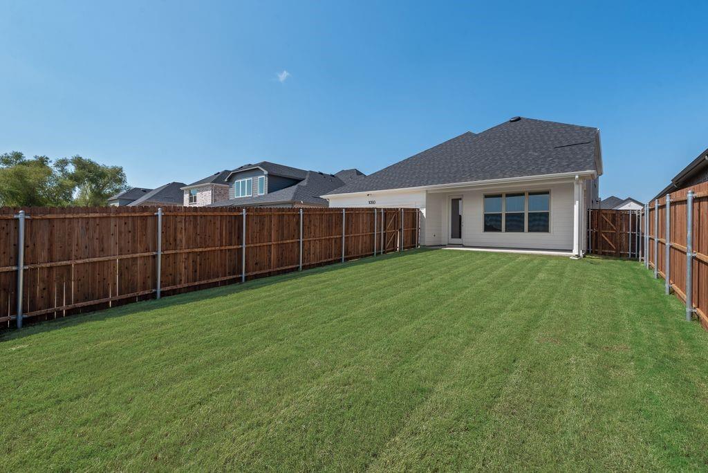 1050 Birdie Street Property Photo 32