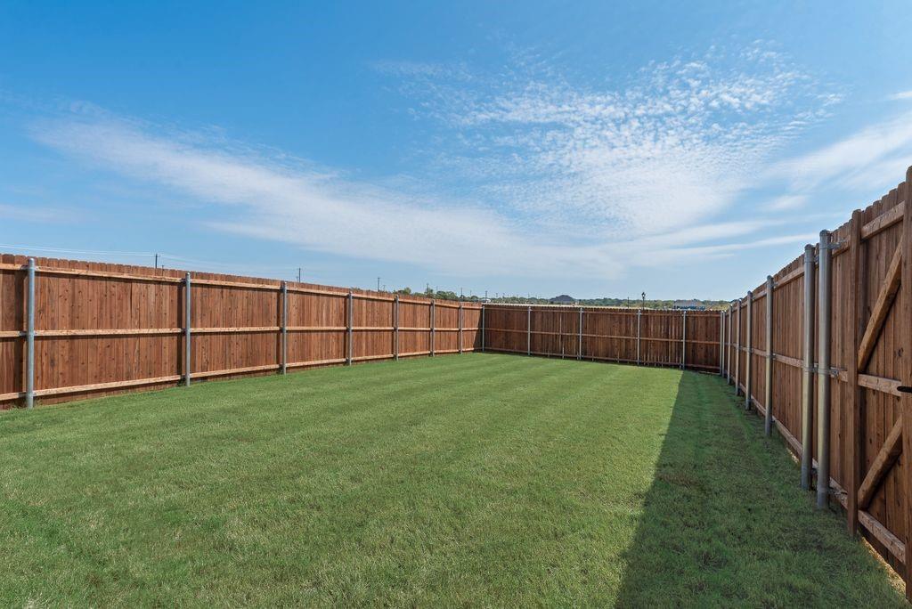 1050 Birdie Street Property Photo 33