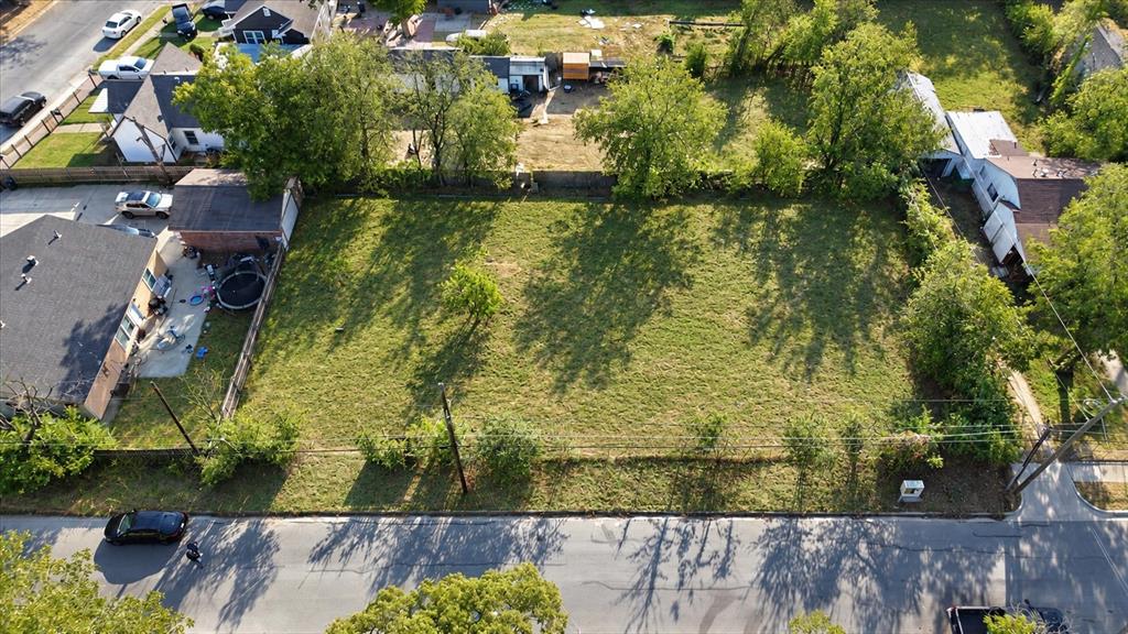 825 House Street Property Photo 5