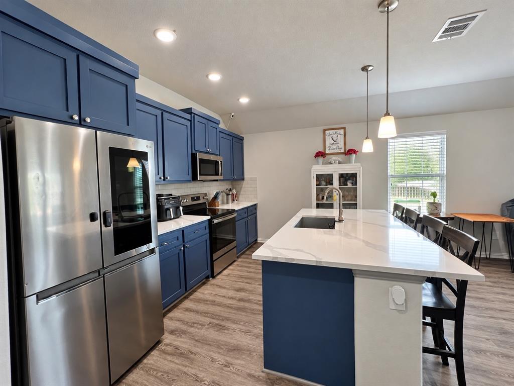 100 Elm Street Property Photo 7