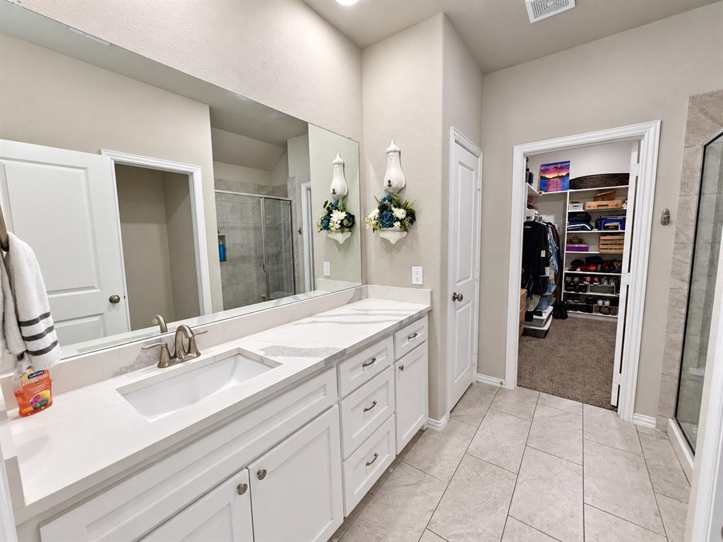 100 Elm Street Property Photo 14