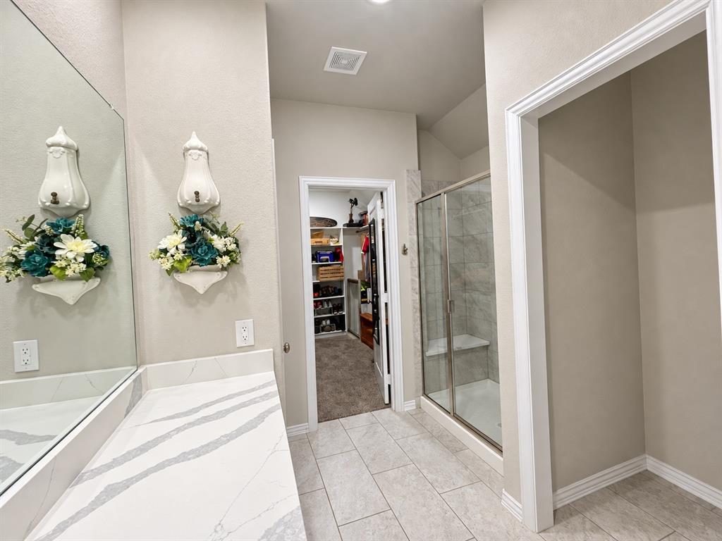 100 Elm Street Property Photo 15
