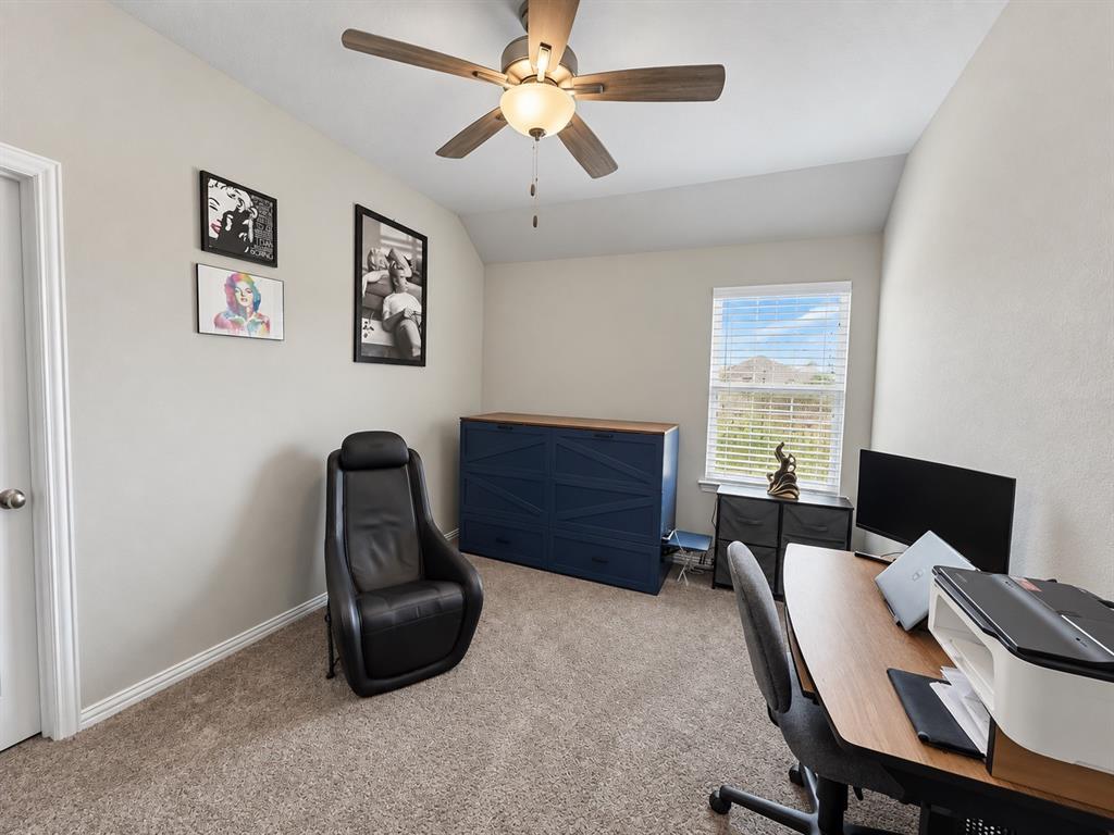 100 Elm Street Property Photo 17