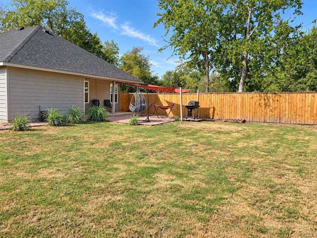 100 Elm Street Property Photo 23