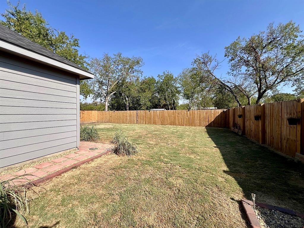 100 Elm Street Property Photo 24