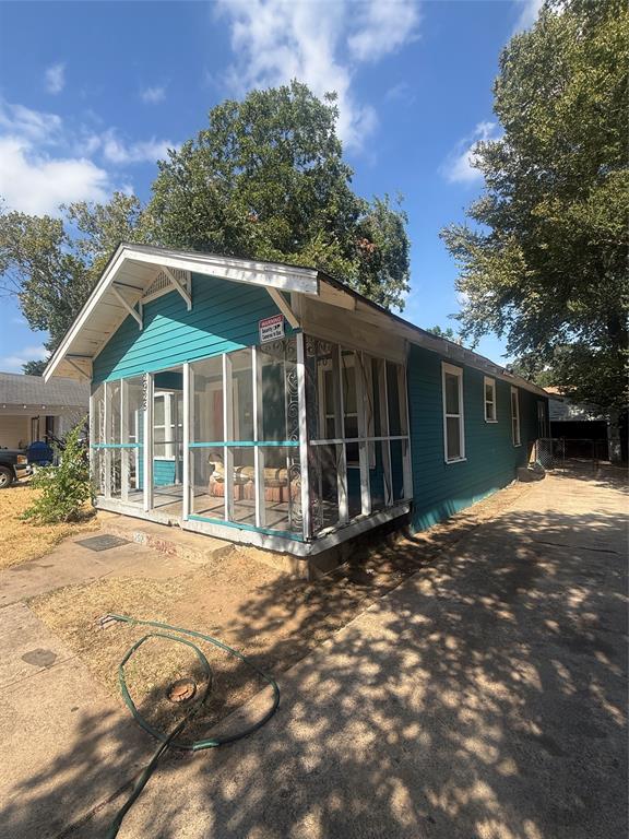 2925 Lenway Street Property Photo 2