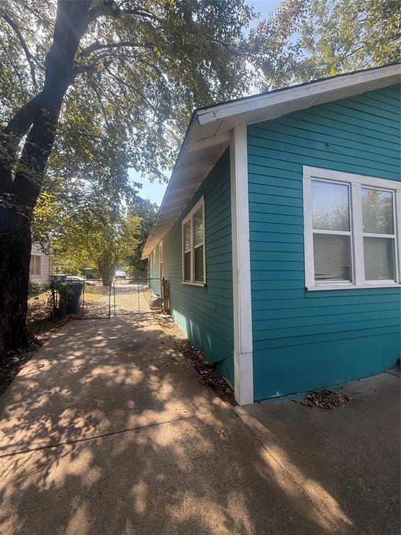 2925 Lenway Street Property Photo 3