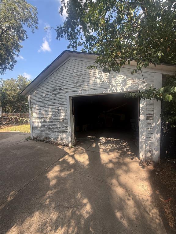 2925 Lenway Street Property Photo 4