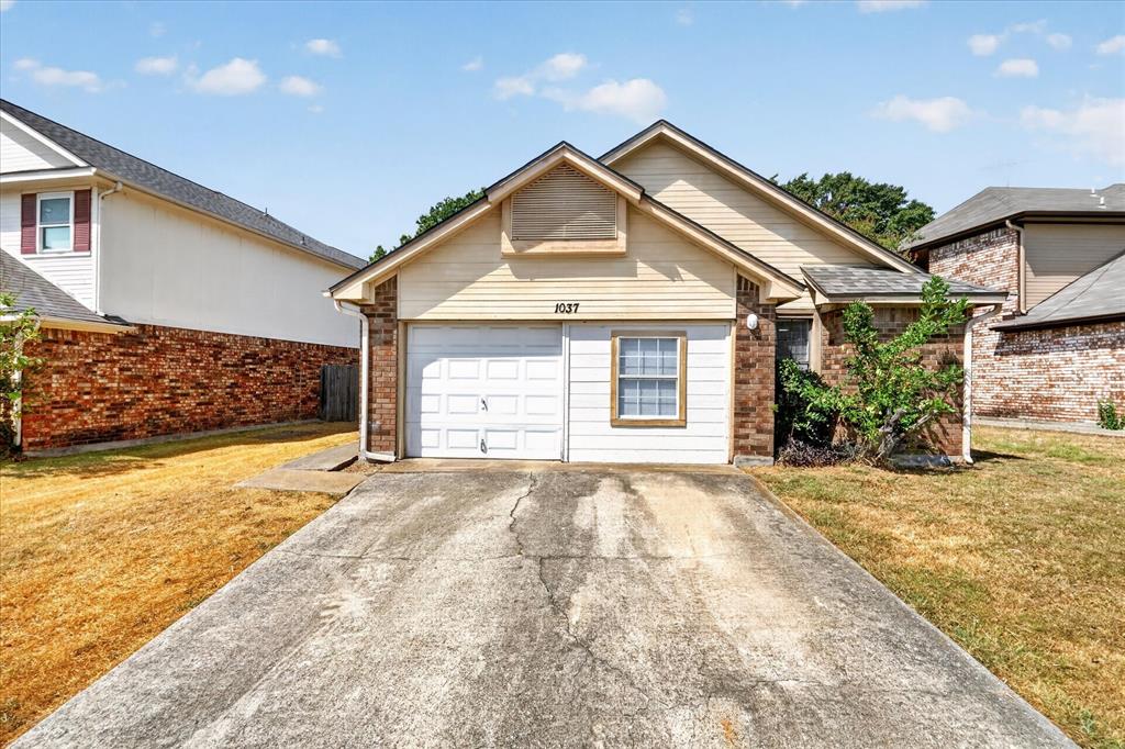 1037 Garden Trail Property Photo 1